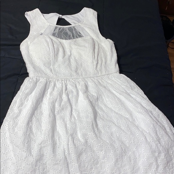 Dresses & Skirts - White dress with padding